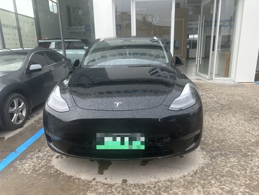 Tesla Model Y 2022 car image #2