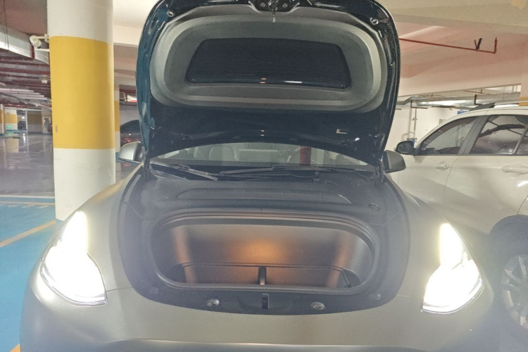 Tesla Model Y 2022 car image #20