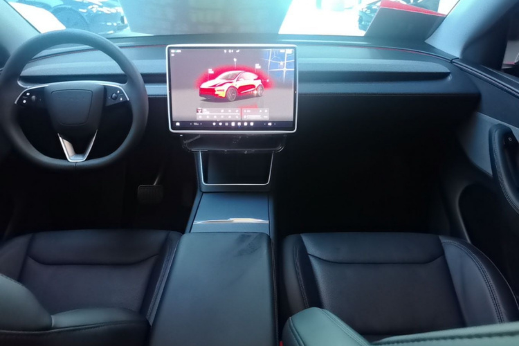 Tesla Model Y 2025 car image #10