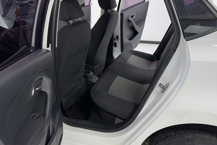 Volkswagen Polo 2018 car image #10
