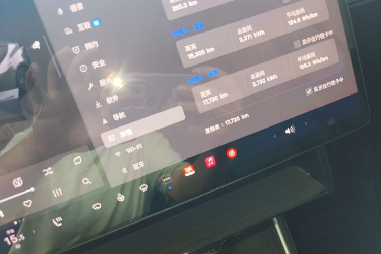Tesla Model Y 2025 car image #12
