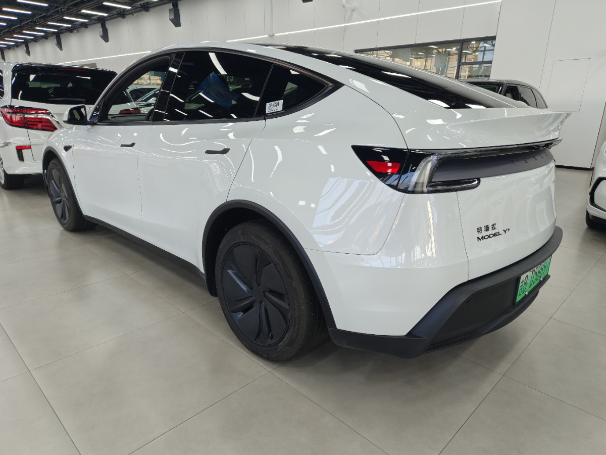 Tesla Model Y 2026 #2 Tesla Model Y 2026 car image #2