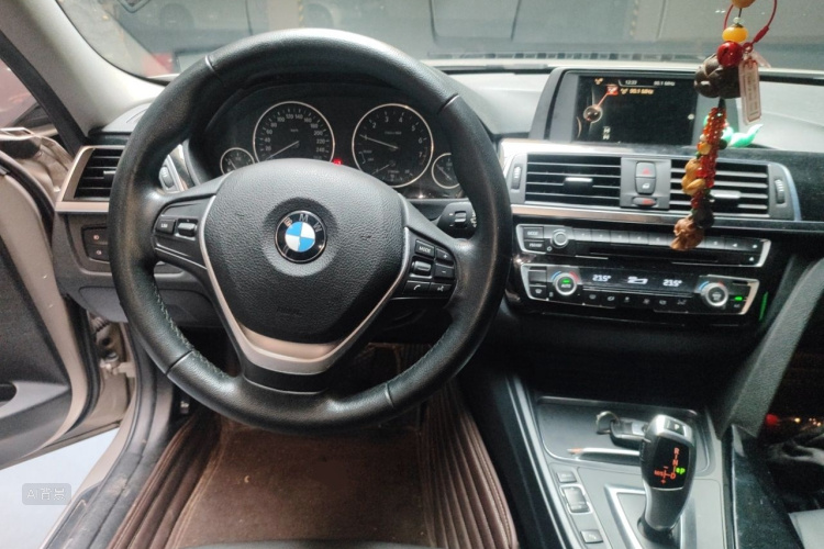 BMW 3 Series 2016 car image #12