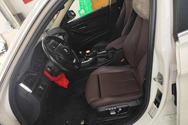 BMW 3 Series 2018 car image #15