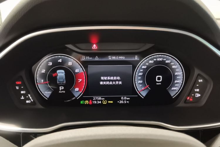 Audi Q3 2024 car image #12