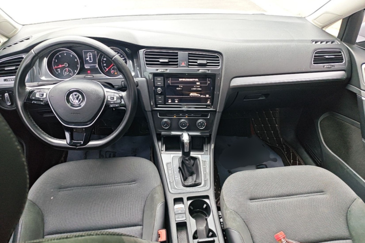 Volkswagen Golf 2018 car image #10