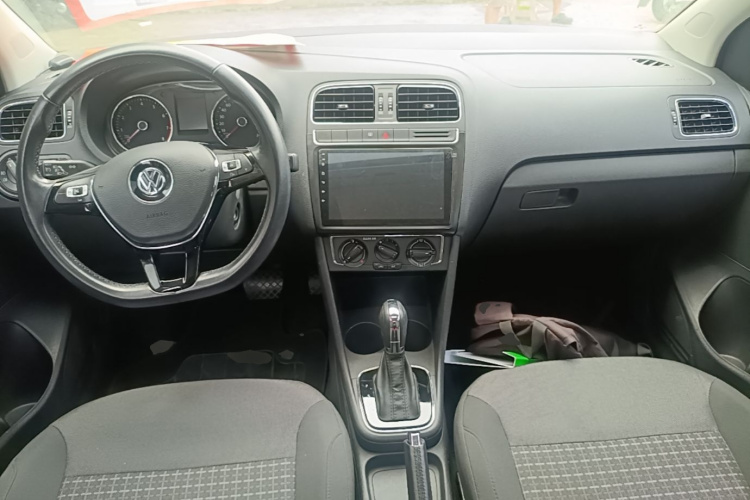 Volkswagen Polo 2017 car image #10