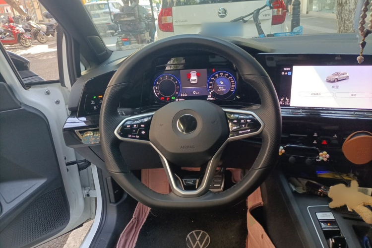 Volkswagen Golf 2022 car image #14