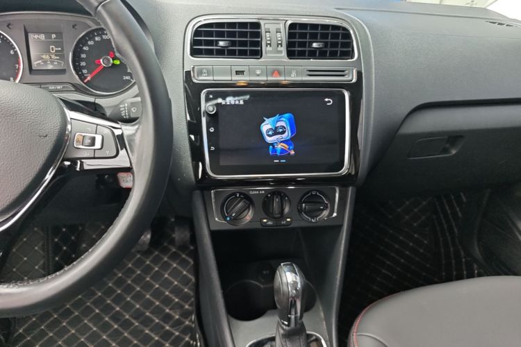 Volkswagen Polo 2018 car image #13