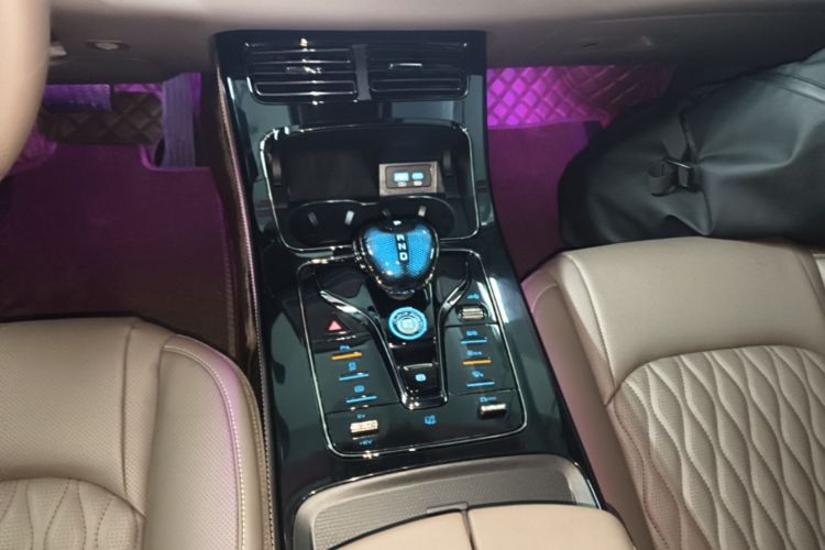 BYD Han 2024 car image #14