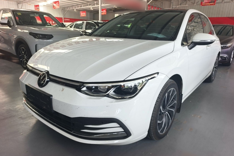 Volkswagen Golf 2021 car image #2