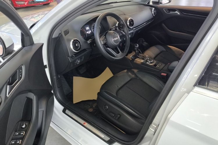 Audi A3 2019 car image #16
