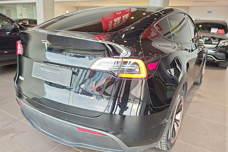 Tesla Model Y 2022 #8 Tesla Model Y 2022 car image #8