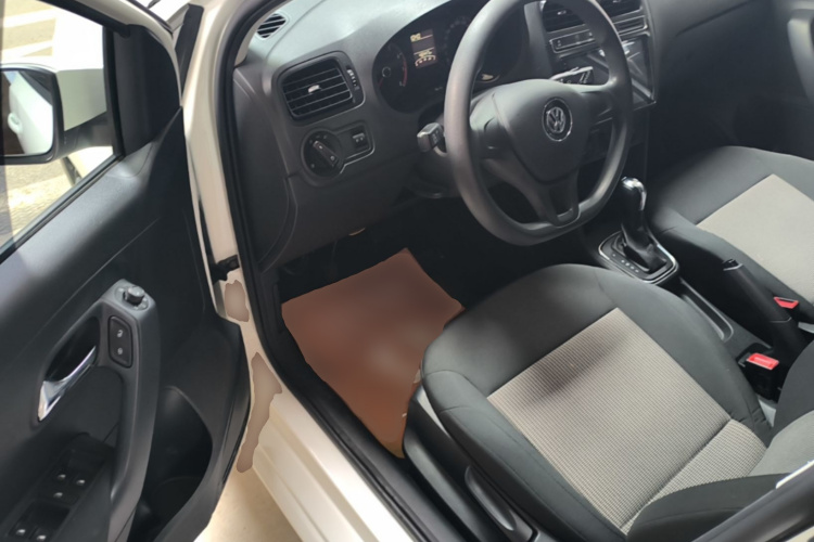 Volkswagen Polo 2018 car image #16