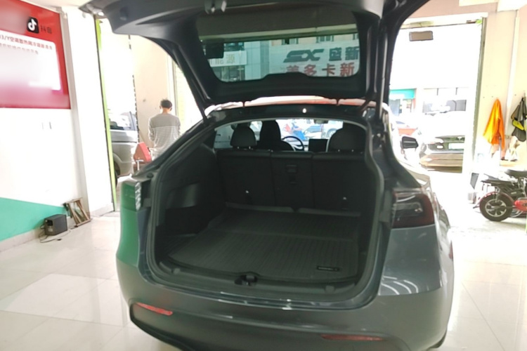 Tesla Model Y 2022 #19 Tesla Model Y 2022 car image #19