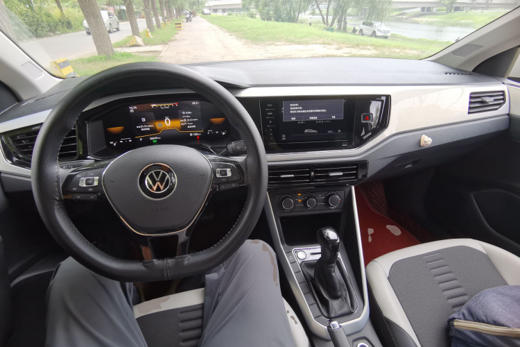 Volkswagen Polo 2023 car image #10