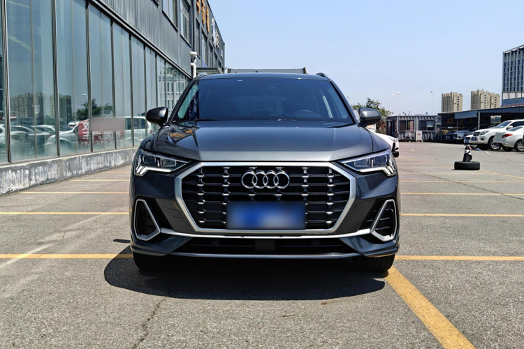 Audi Q3 2020 car image #3
