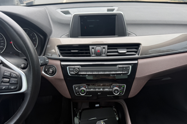 BMW X1 2018 #26 BMW X1 2018 car image #26