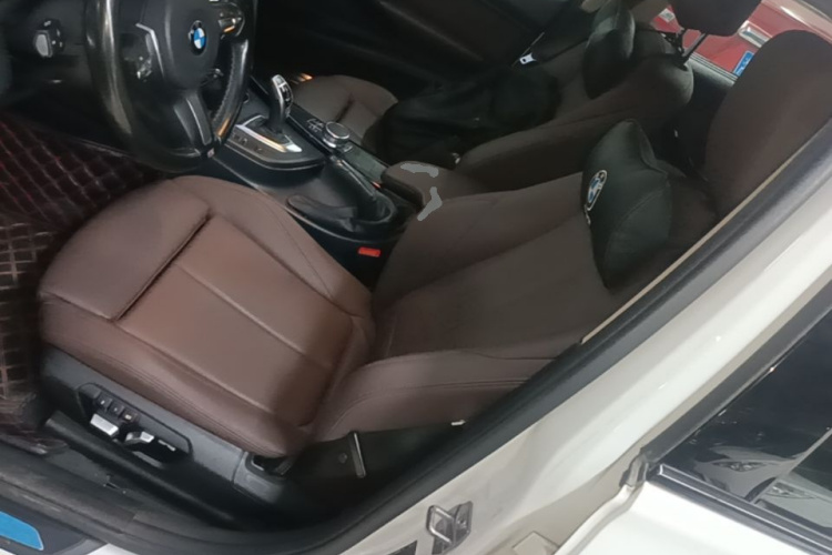 BMW 3 Series 2018 #19 BMW 3 Series 2018 صورة سيارة #19