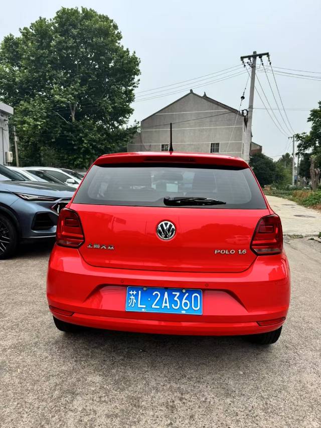 Volkswagen Polo 2015 car image #5