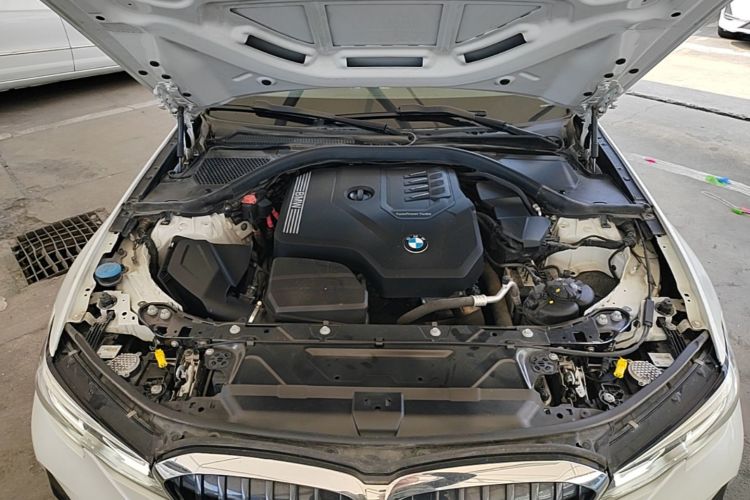 BMW 3 Series 2021 car image #20