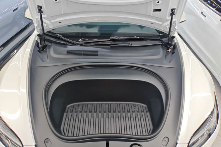 Tesla Model 3 2024 car image #22