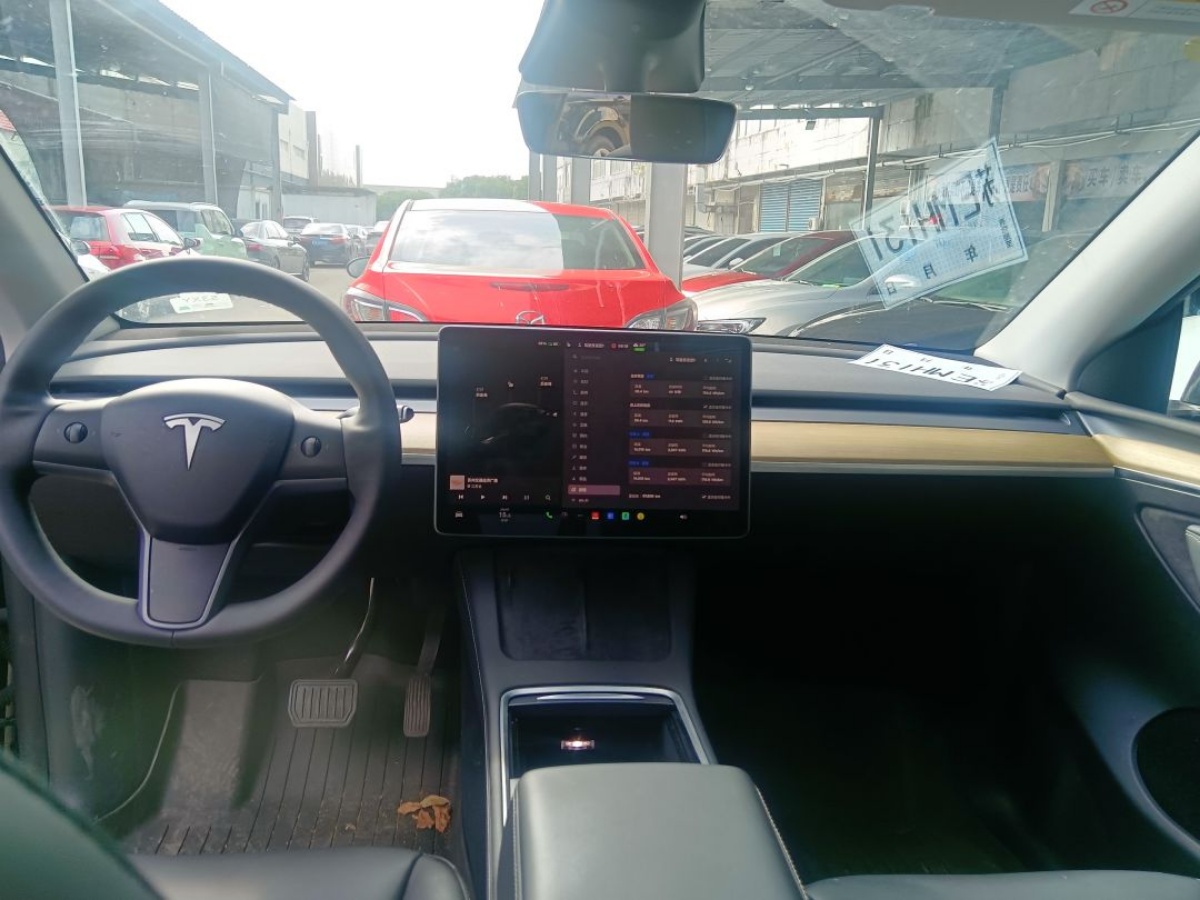 Tesla Model Y 2023 #4 Tesla Model Y 2023 car image #4