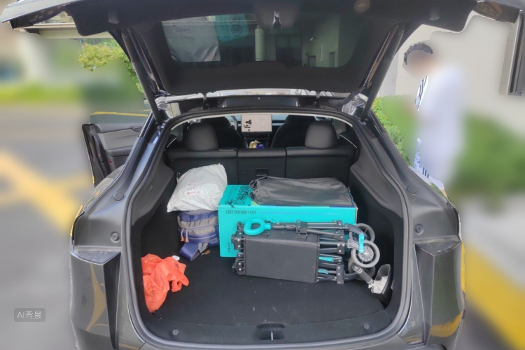Tesla Model Y 2025 car image #21