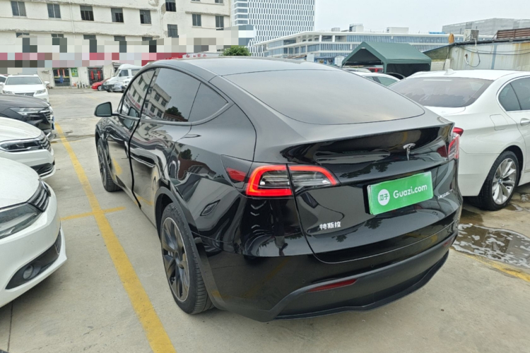 Tesla Model Y 2023 car image #5