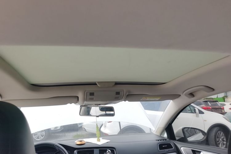 Volkswagen Golf 2018 car image #18
