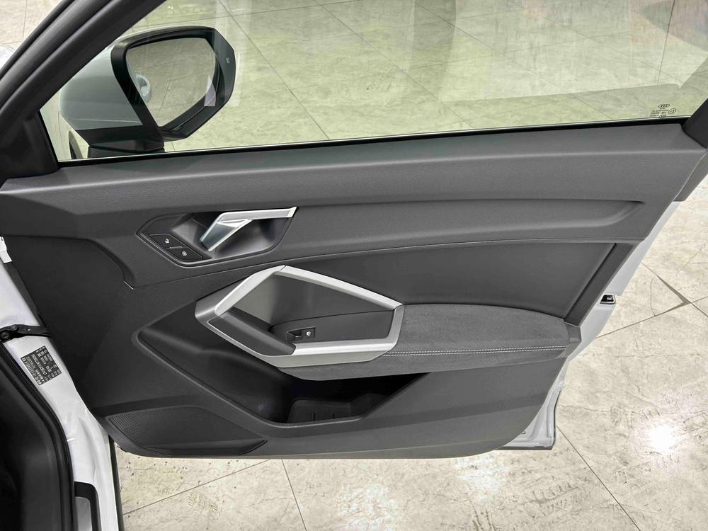 Audi Q3 2022 car image #11