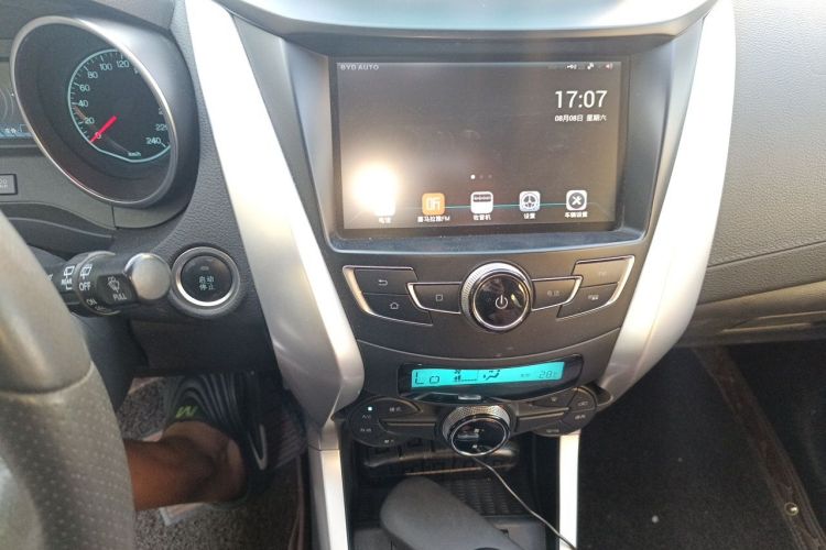 BYD Yuan 2016 car image #13