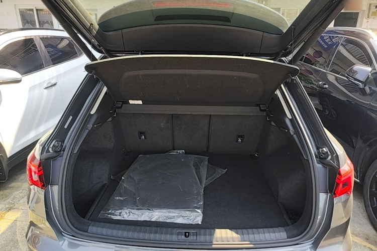 Audi Q3 2021 imagen de coche #21