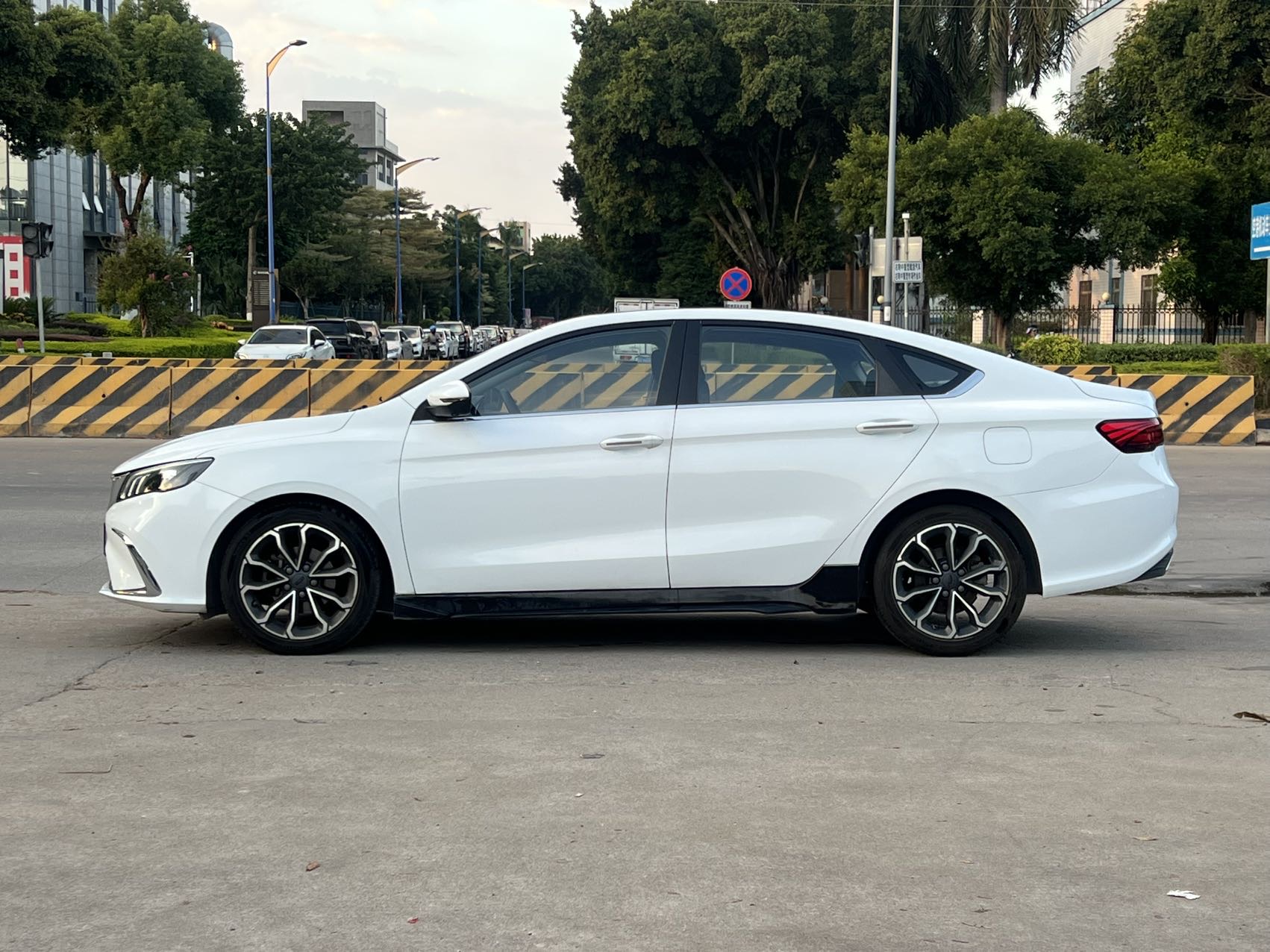 GEELY Binray 2021 صورة سيارة #3