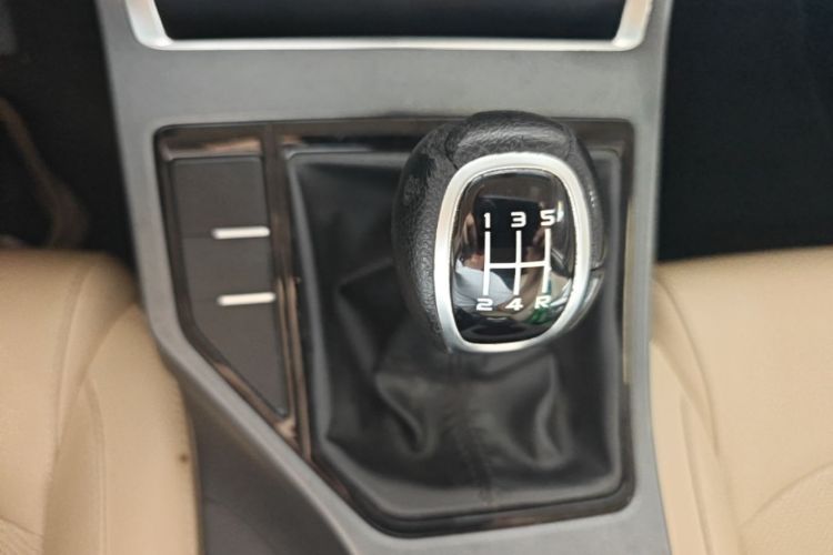 GEELY Emgrand 2019 car image #14