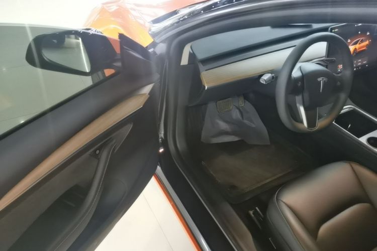 Tesla Model 3 2023 car image #12