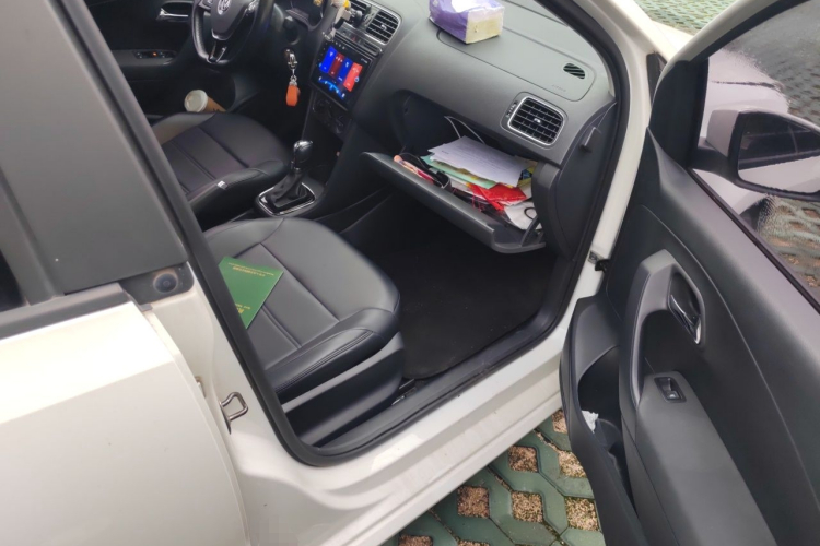 Volkswagen Polo 2018 car image #23