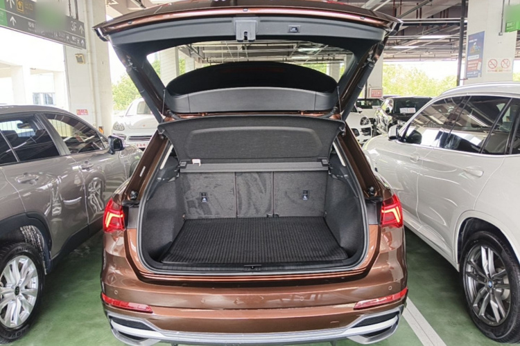 Audi Q3 2019 car image #21