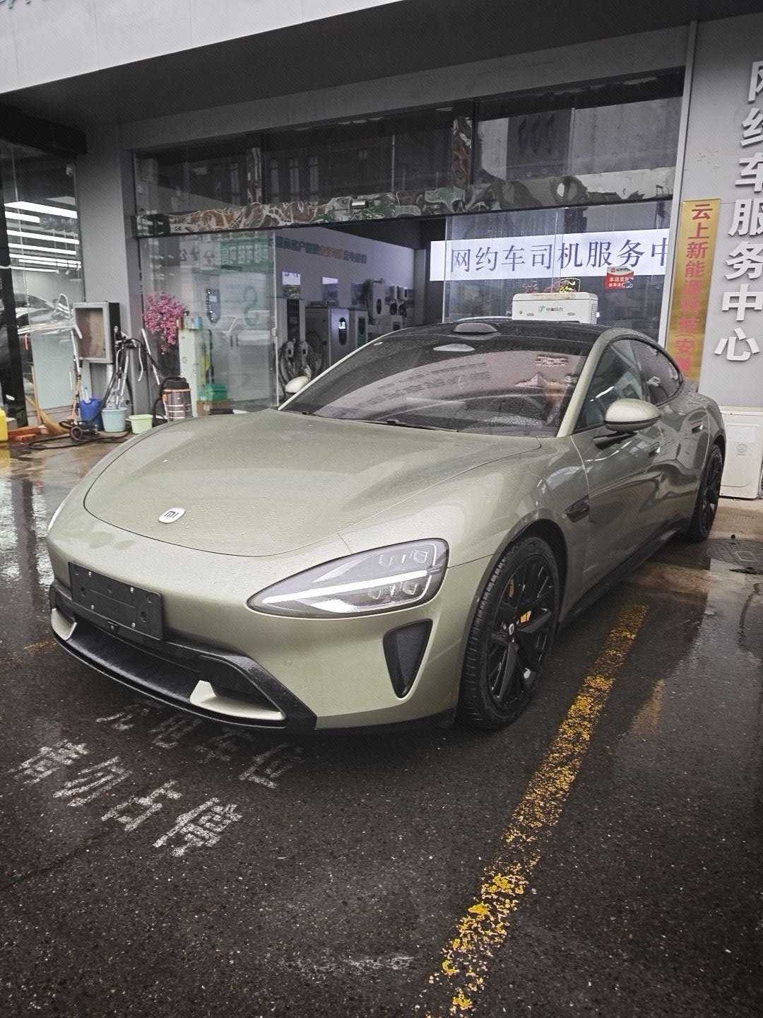 MI SU7 2025 MI SU7 2025 car image