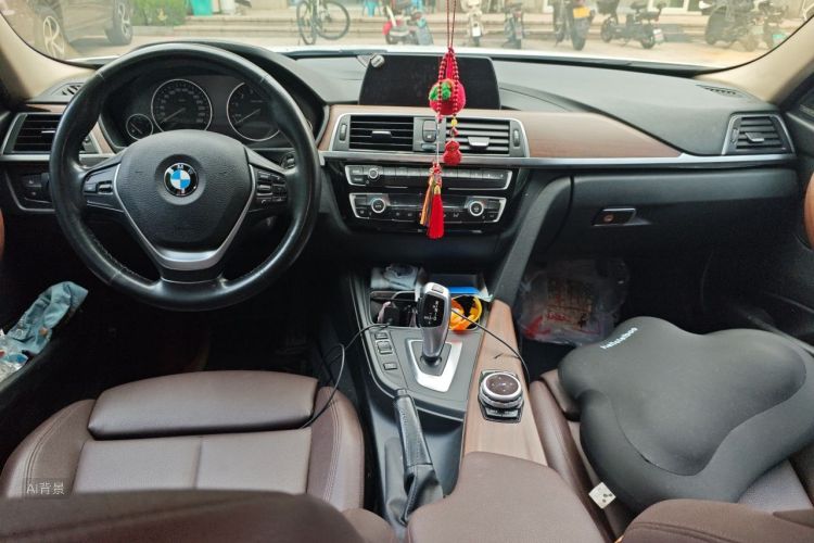 BMW 3 Series 2018 car image #11