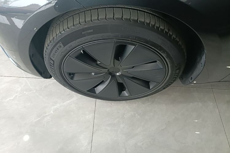 Tesla Model 3 2024 car image #9