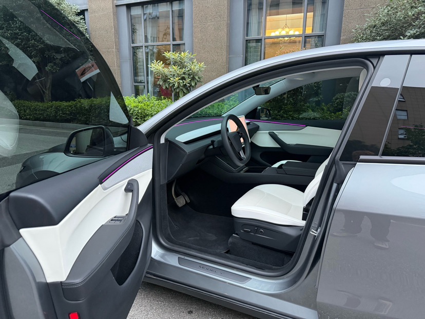 Tesla Model Y 2025 #7 Tesla Model Y 2025 car image #7