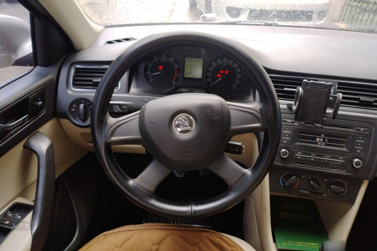 Skoda Rapid 2014 #12 Skoda Rapid 2014 image de voiture #12
