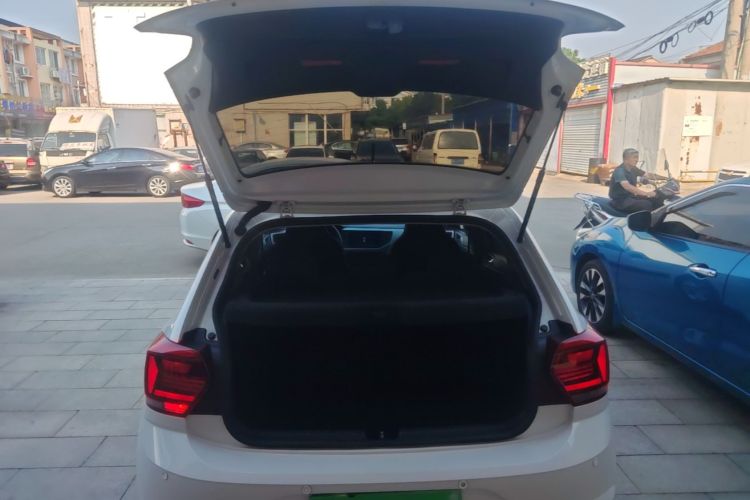 Volkswagen Polo 2021 car image #22