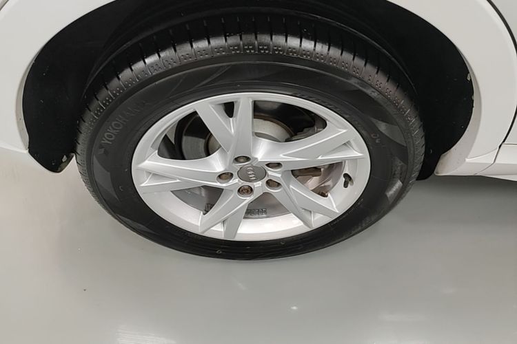 Audi Q3 2019 car image #4