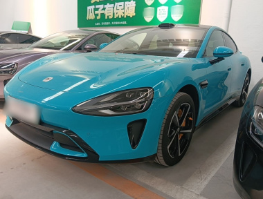 MI SU7 2024 immagine di auto 