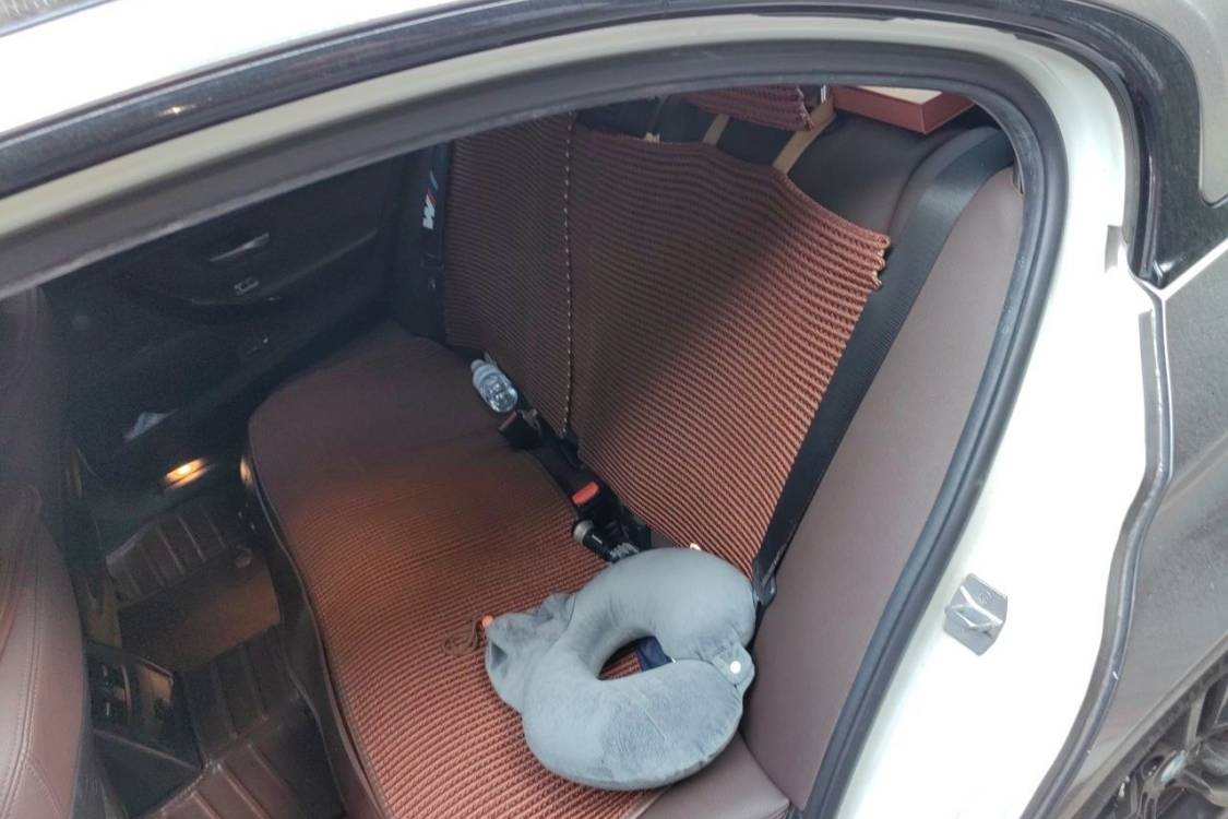 BMW 3 Series 2018 car image #21