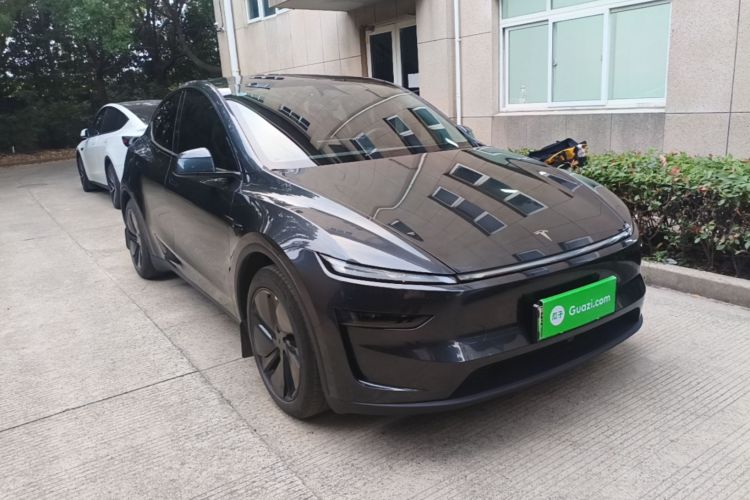 Tesla Model Y 2025 #4 Tesla Model Y 2025 car image #4
