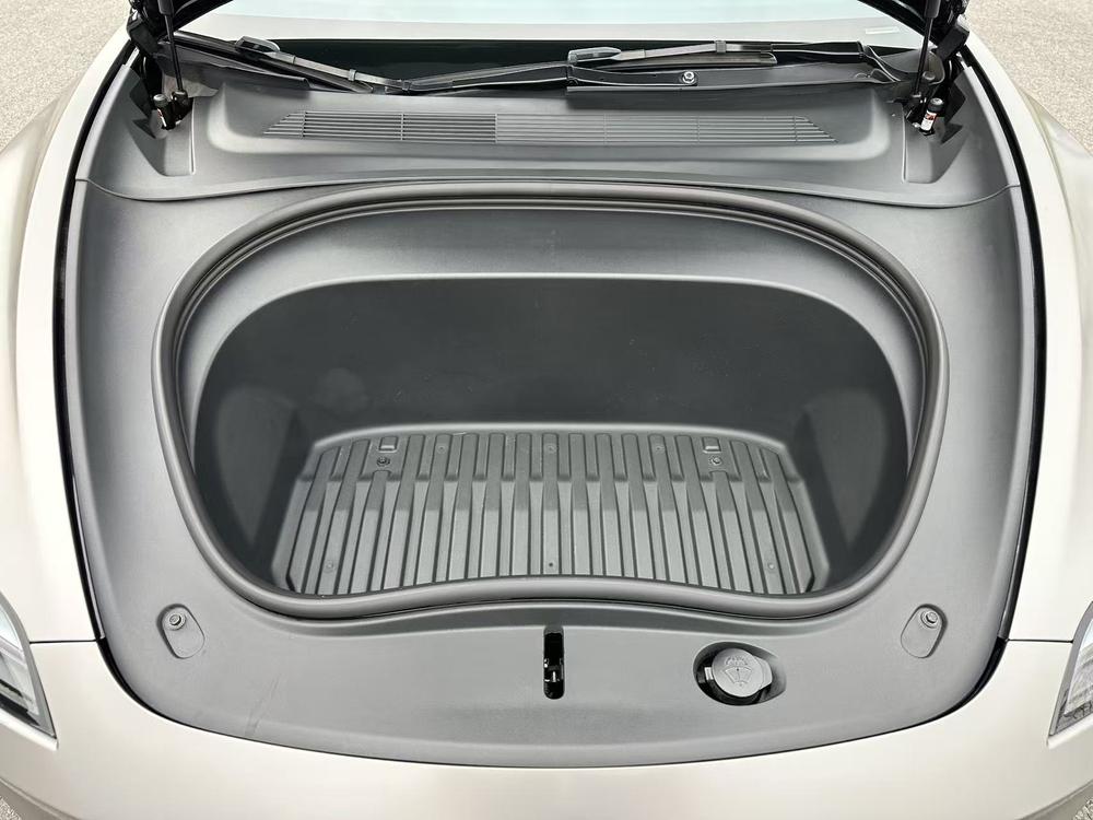 Tesla Model 3 2023 car image #18