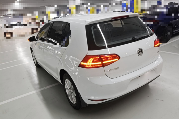 Volkswagen Golf 2017 car image #5